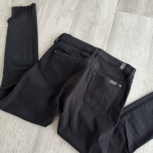 7 For All Mankind Black Skinny Fray Ankle Jeans - Picture 4 of 6
